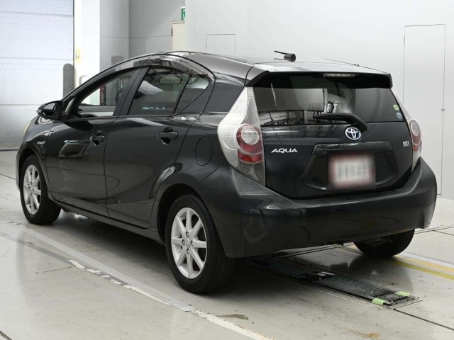 Toyota AQUA 2013 8586531-6