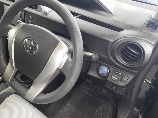 Toyota AQUA 2013 8586531-9