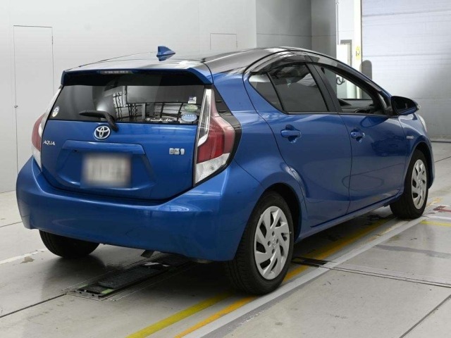 Toyota AQUA 2015 8586535-1