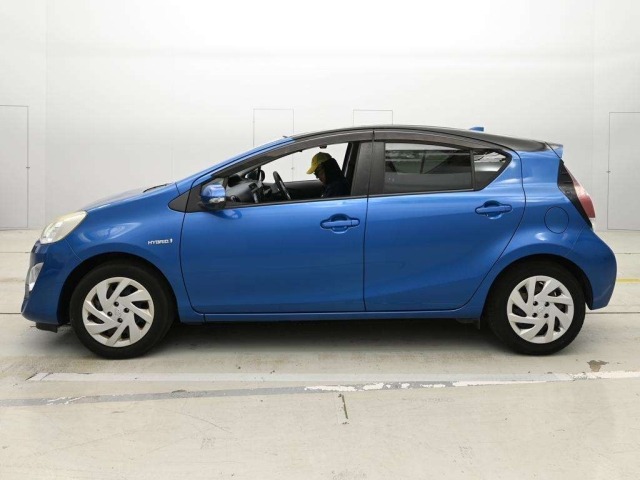 Toyota AQUA 2015 8586535-4