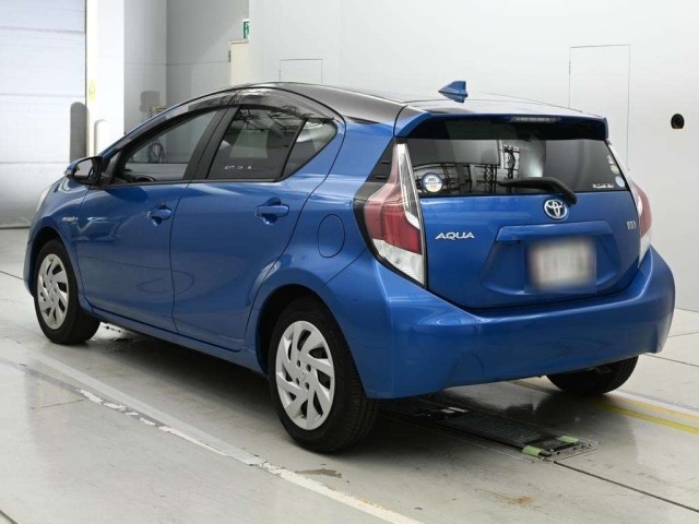 Toyota AQUA 2015 8586535-6