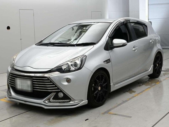Toyota AQUA 2014 8586536-0