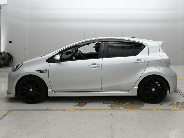 Toyota AQUA 2014 8586536-4
