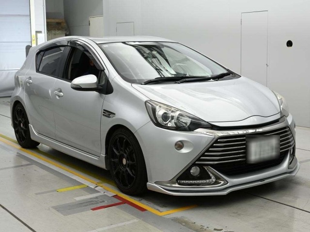 Toyota AQUA 2014 8586536-5