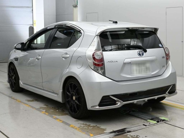 Toyota AQUA 2014 8586536-6