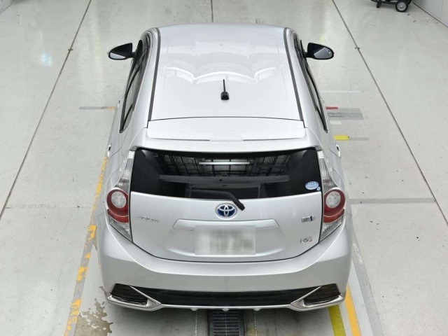 Toyota AQUA 2014 8586536-8