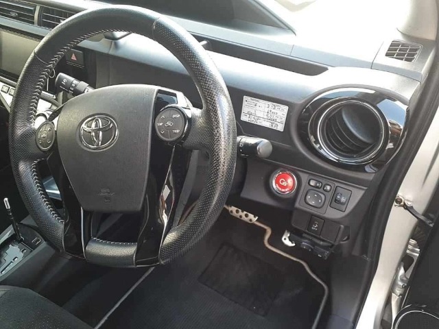 Toyota AQUA 2014 8586536-9