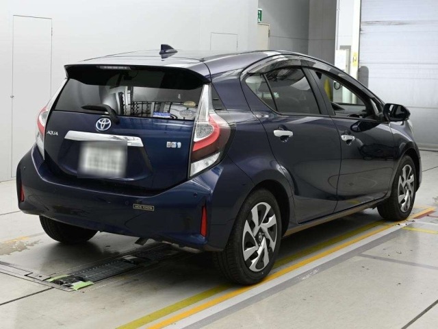 Toyota AQUA 2020 8586539-1
