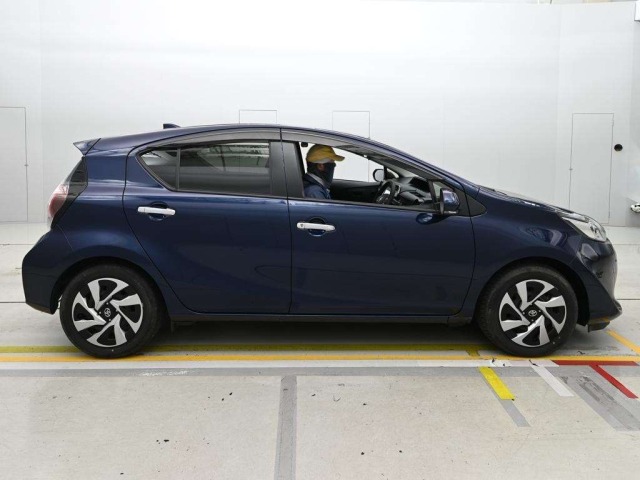 Toyota AQUA 2020 8586539-3