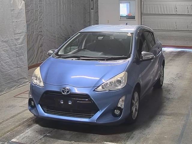 Toyota AQUA 2016 8586552-0