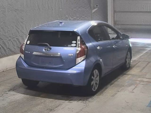 Toyota AQUA 2016 8586552-1