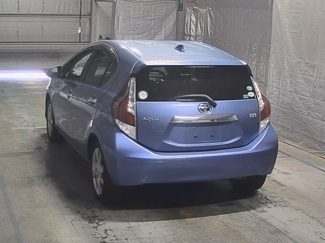 Toyota AQUA 2016 8586552-8