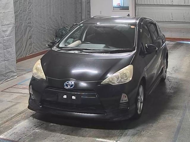 Toyota AQUA 2013 8586553-0