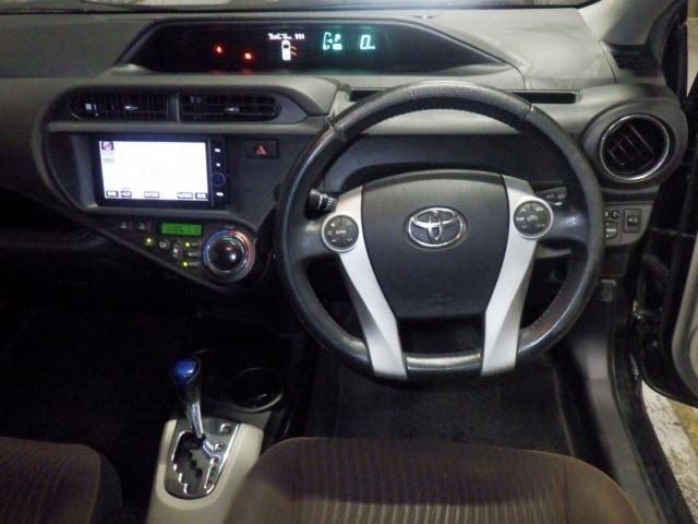 Toyota AQUA 2013 8586553-4