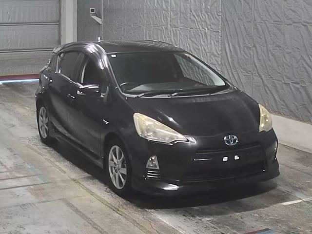Toyota AQUA 2013 8586553-7