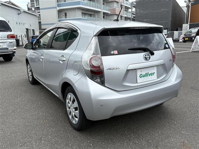 Toyota AQUA 2012 8587785-1