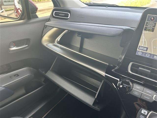 Toyota AQUA 2022 8587859-9