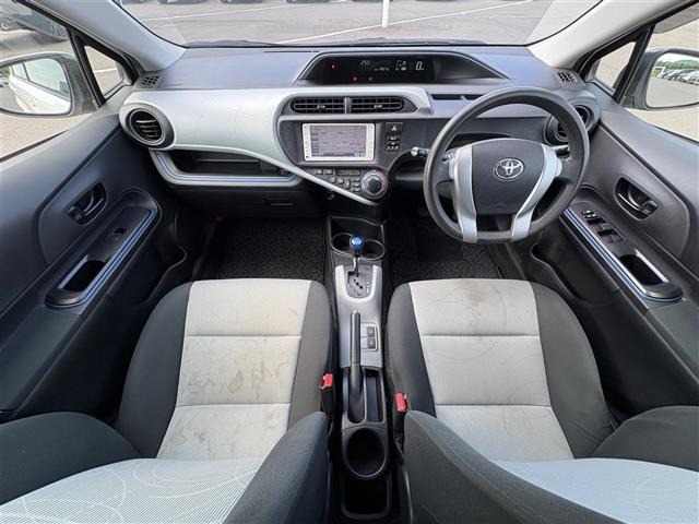Toyota AQUA 2013 8587951-2