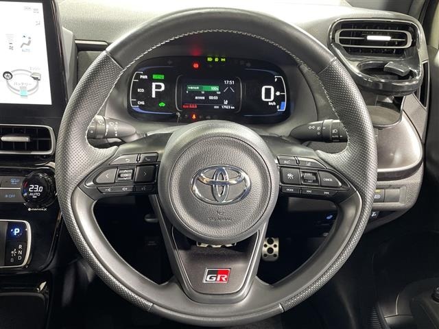Toyota AQUA 2025 8587980-3