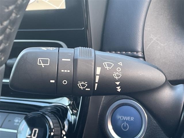 Toyota AQUA 2023 8588021-8