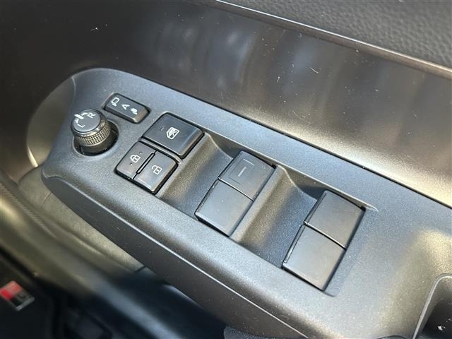 Toyota AQUA 2023 8588072-30