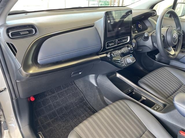 Toyota AQUA 2022 8588106-9