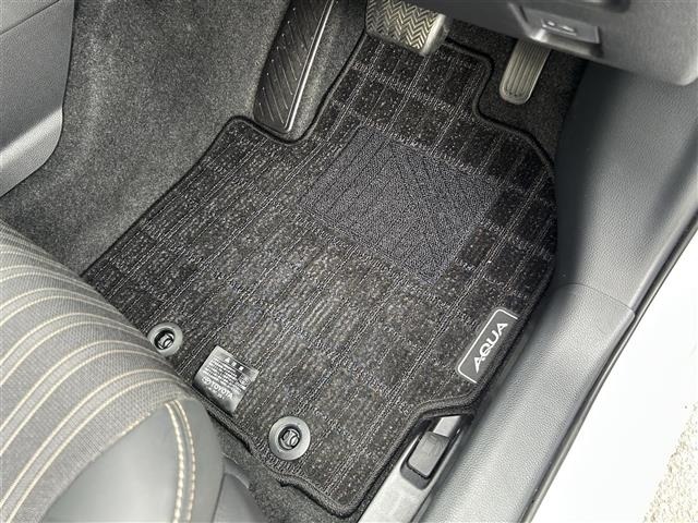 Toyota AQUA 2023 8588168-6