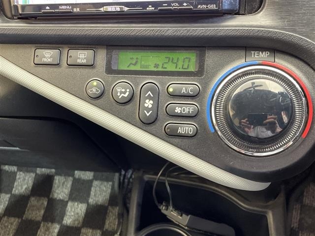 Toyota AQUA 2014 8588178-1