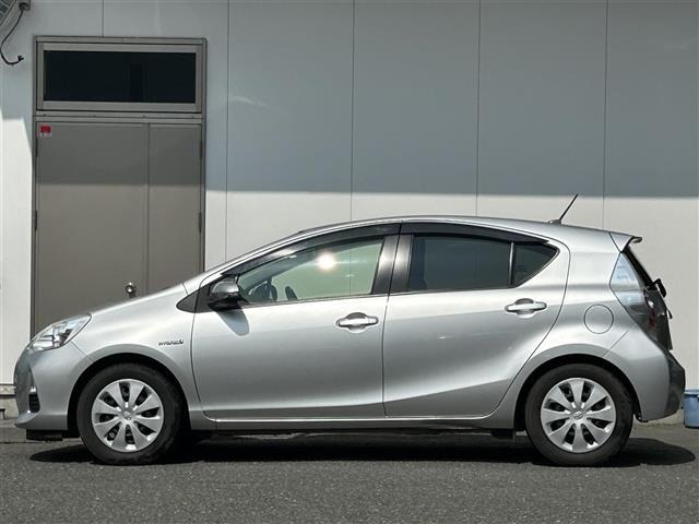 Toyota AQUA 2012 8588199-17
