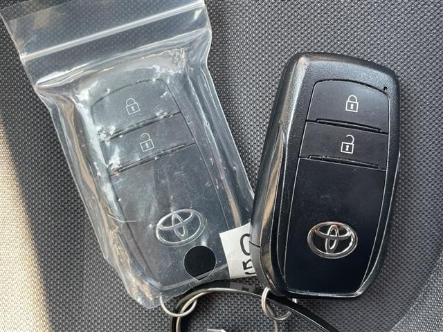Toyota AQUA 2023 8588223-4