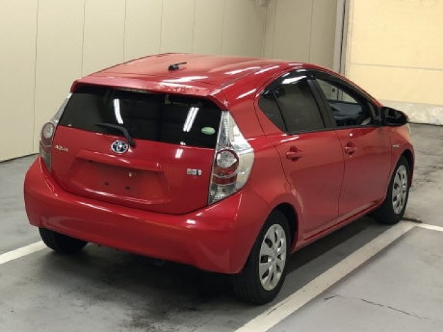 Toyota AQUA 2012 8588268-3