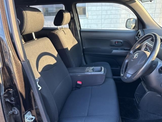 Toyota BB 2010 8594009-17