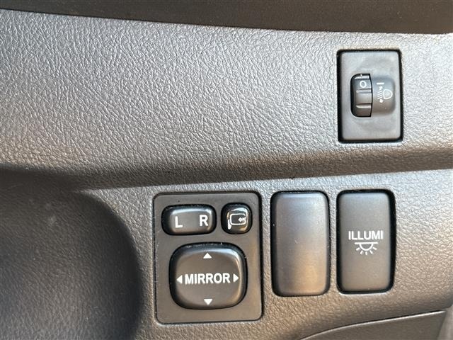 Toyota BB 2010 8594009-7
