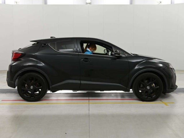 Toyota C-HR 2021 8592594-3