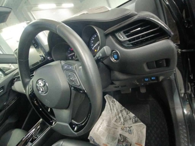 Toyota C-HR 2021 8592594-9