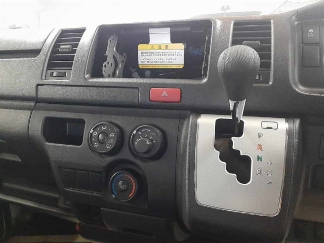 Toyota HIACE VAN 2026 8593811-12