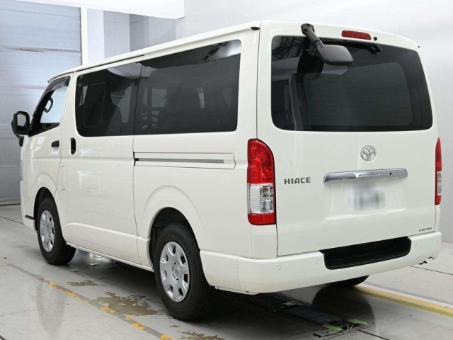 Toyota HIACE VAN 2026 8593811-6