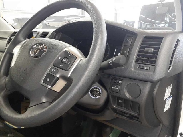 Toyota HIACE VAN 2026 8593811-9