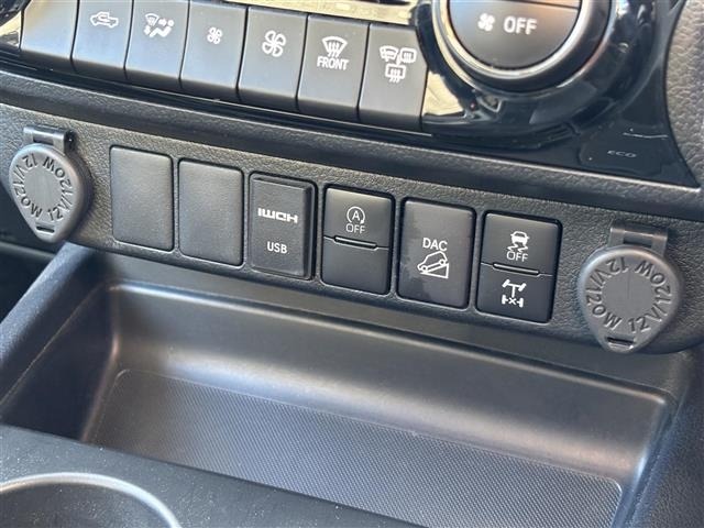 Toyota HILUX 2022 8595031-4