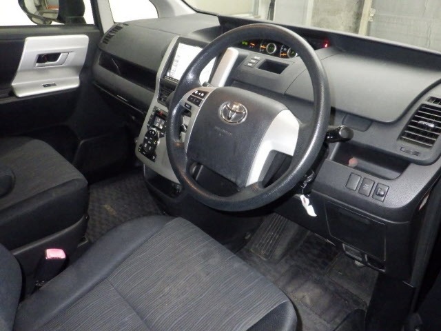 Toyota NOAH 2013 8588588-3