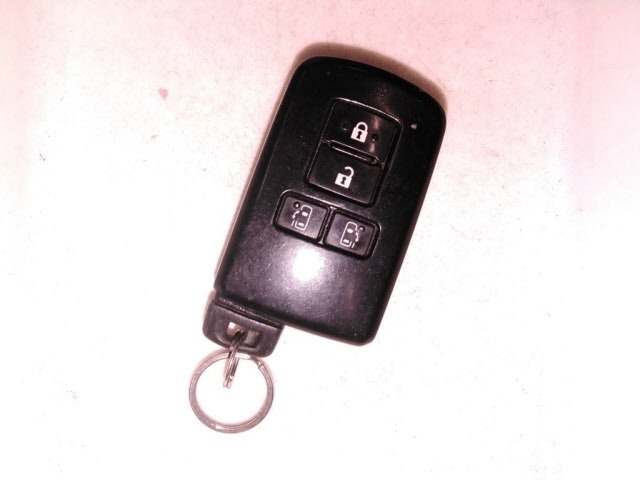 Toyota NOAH 2014 8588593-10