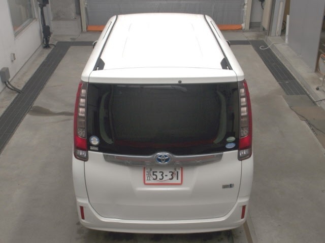 Toyota NOAH 2014 8588593-7
