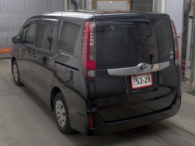 Toyota NOAH 2015 8588599-1