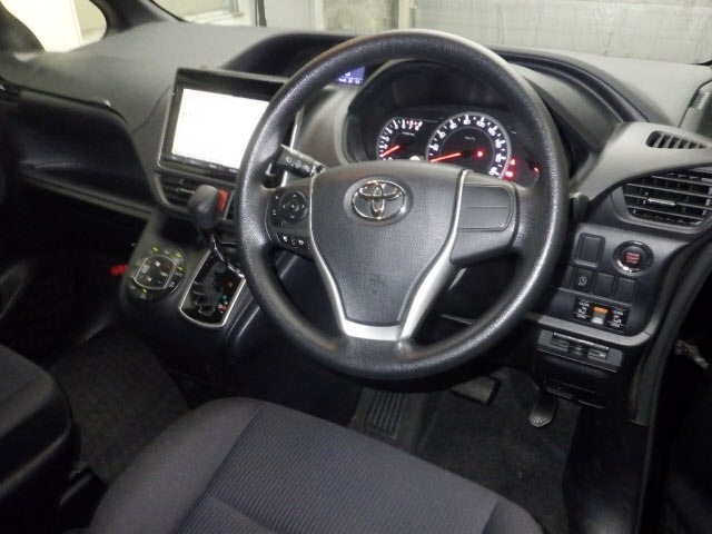 Toyota NOAH 2015 8588599-3