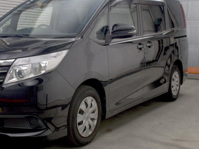 Toyota NOAH 2015 8588599-4