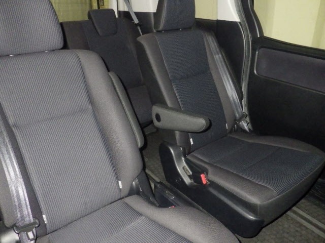 Toyota NOAH 2015 8588599-8