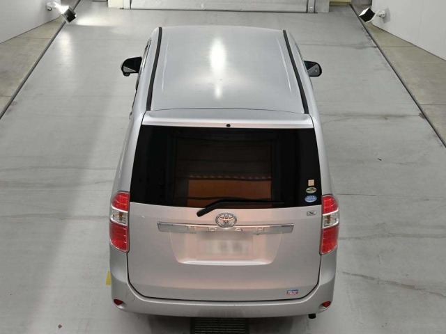 Toyota NOAH 2010 8588611-8