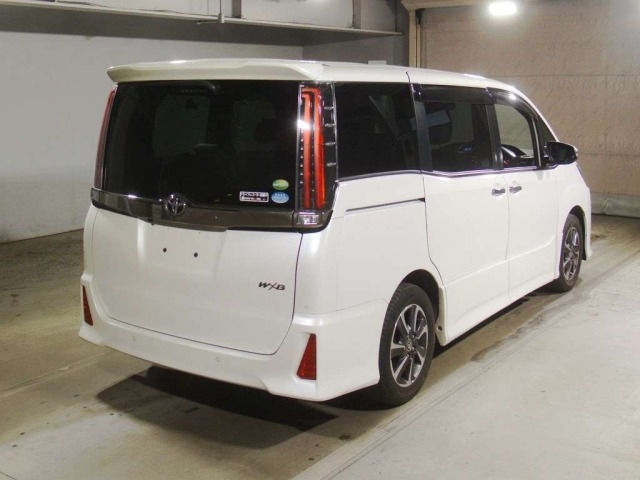 Toyota NOAH 2019 8588625-1