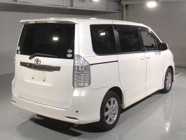 Toyota NOAH 2007 8588627-1