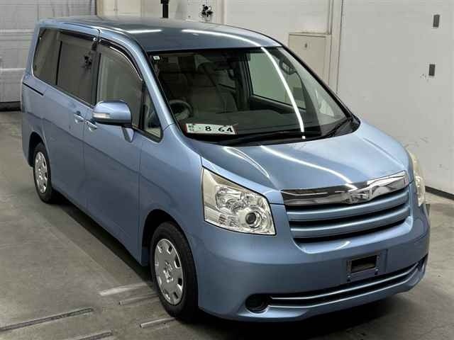 Toyota NOAH 2007 8588631-0